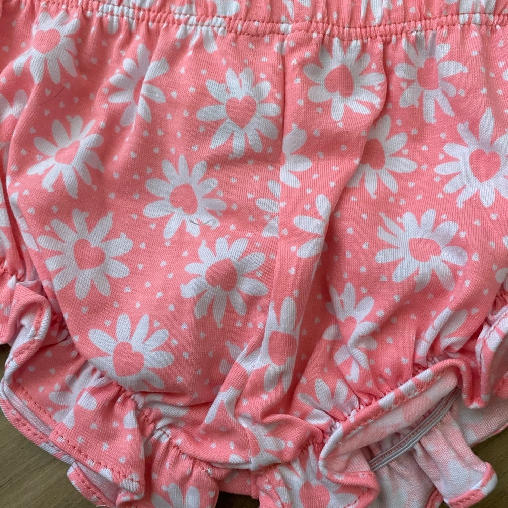 Matching two piece set - Picture 3 of 4